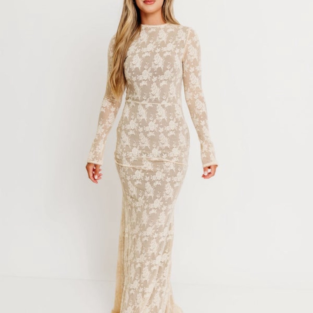 Chic Long Sleeve Lace Maxi Dress in Cream